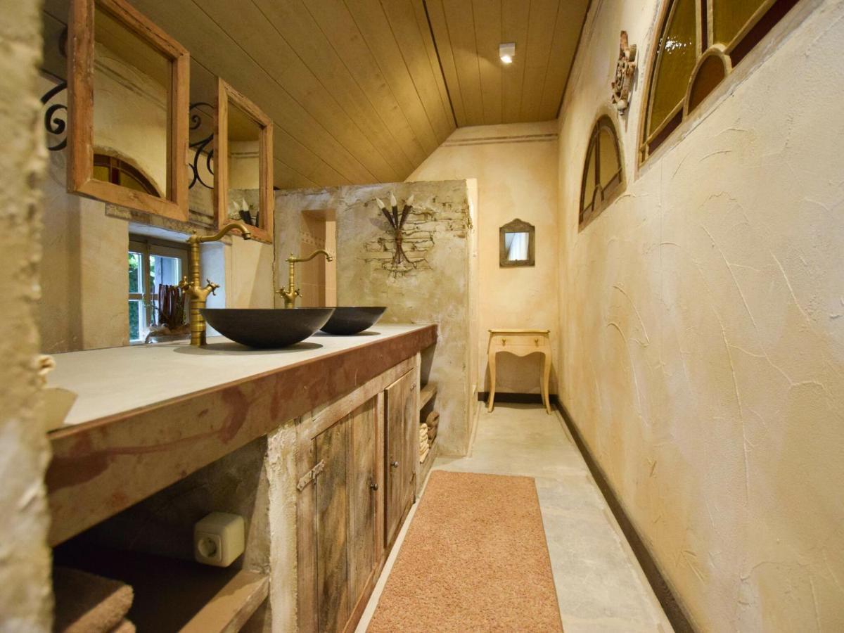 Unique Holiday Home With A Hot Tub Alphen  Exterior photo