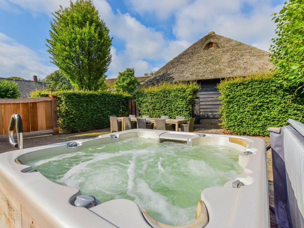 Unique Holiday Home With A Hot Tub Alphen  Exterior photo